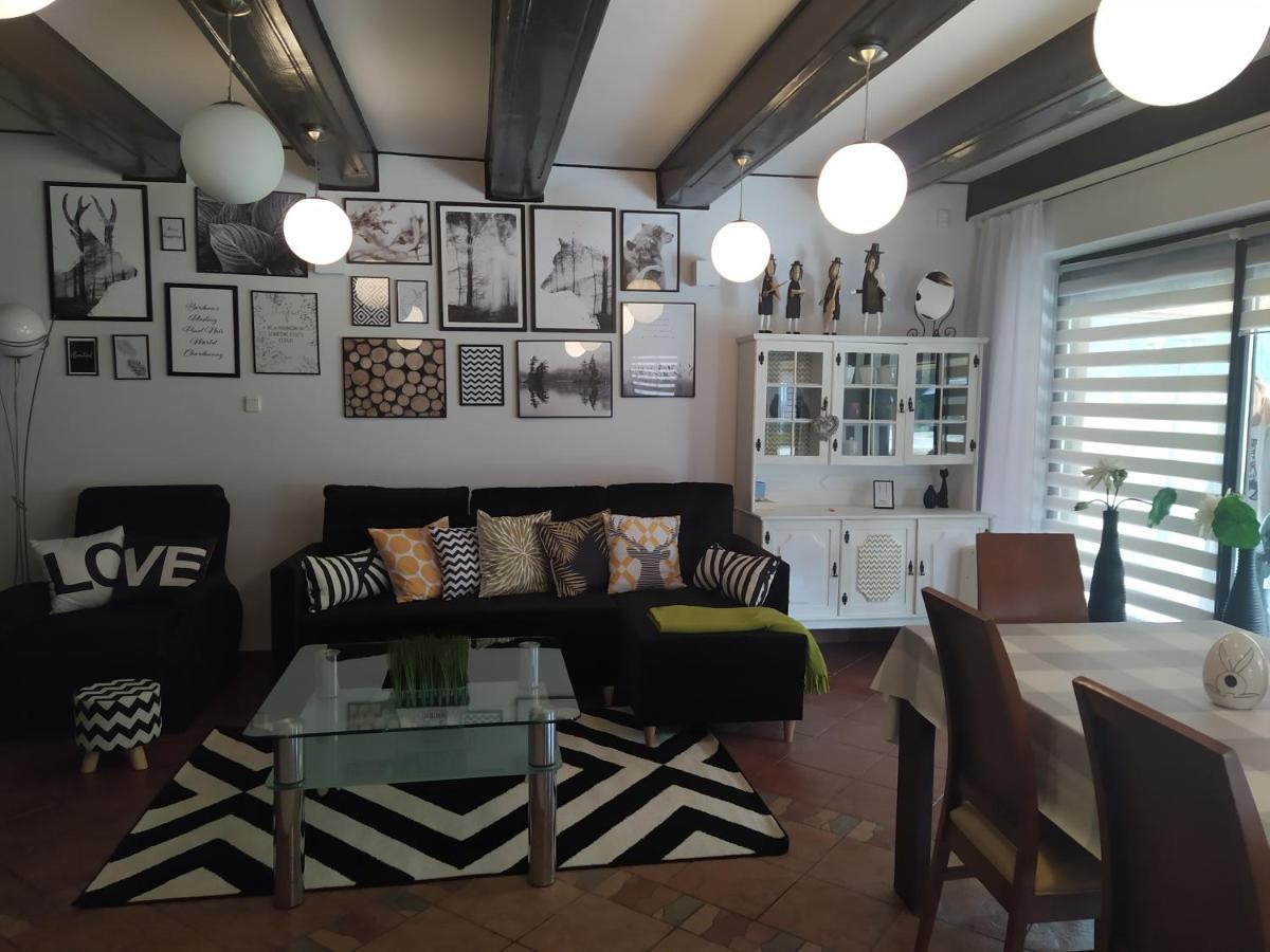 Dom Nad Stawem Przy Lesie Apartment Burkat Екстериор снимка