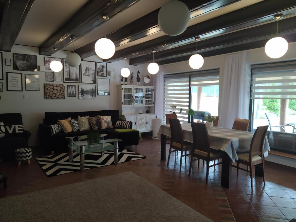 Dom Nad Stawem Przy Lesie Apartment Burkat Екстериор снимка