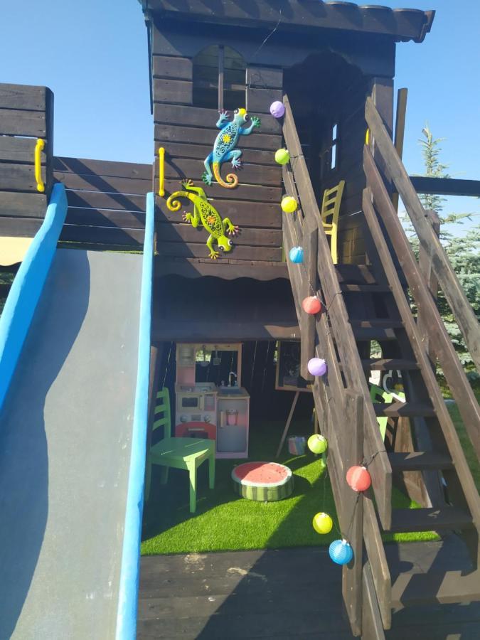 Dom Nad Stawem Przy Lesie Apartment Burkat Екстериор снимка
